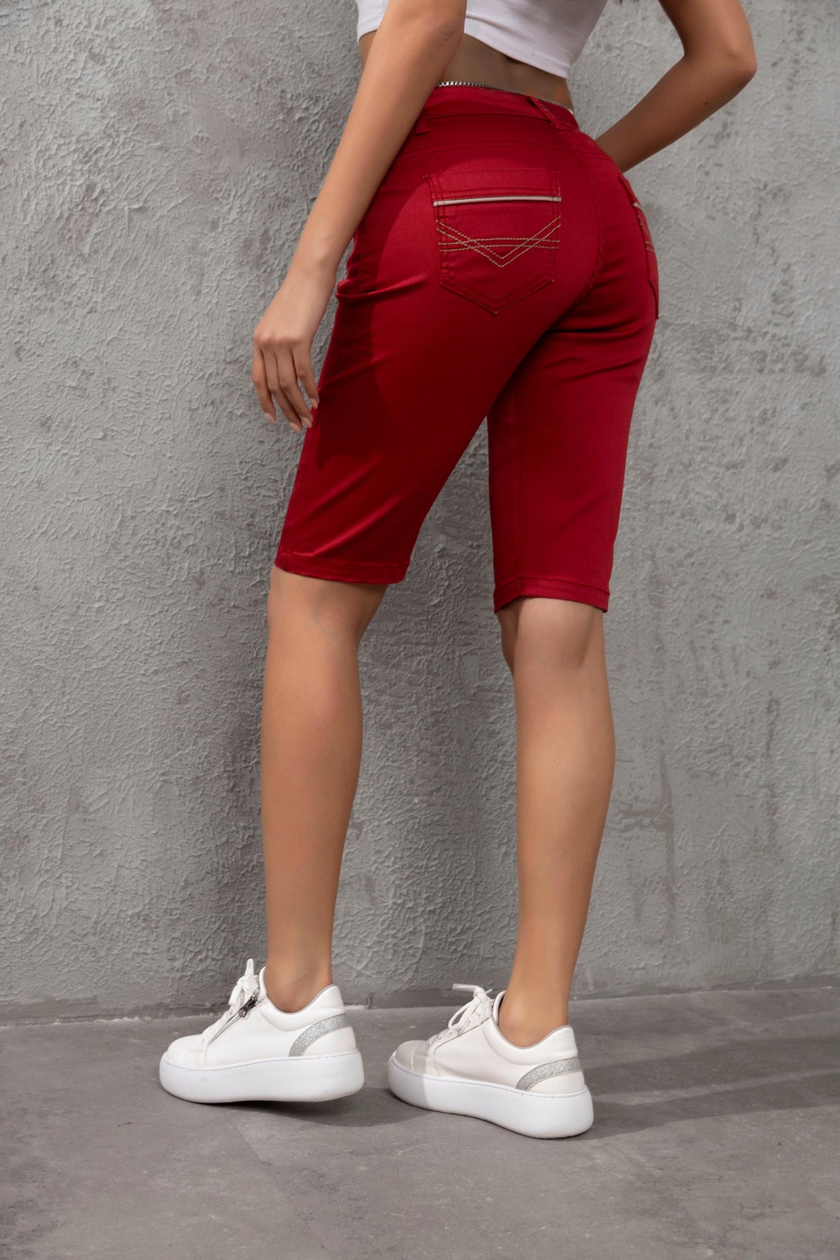 WK196 Women's shorts with trendy details