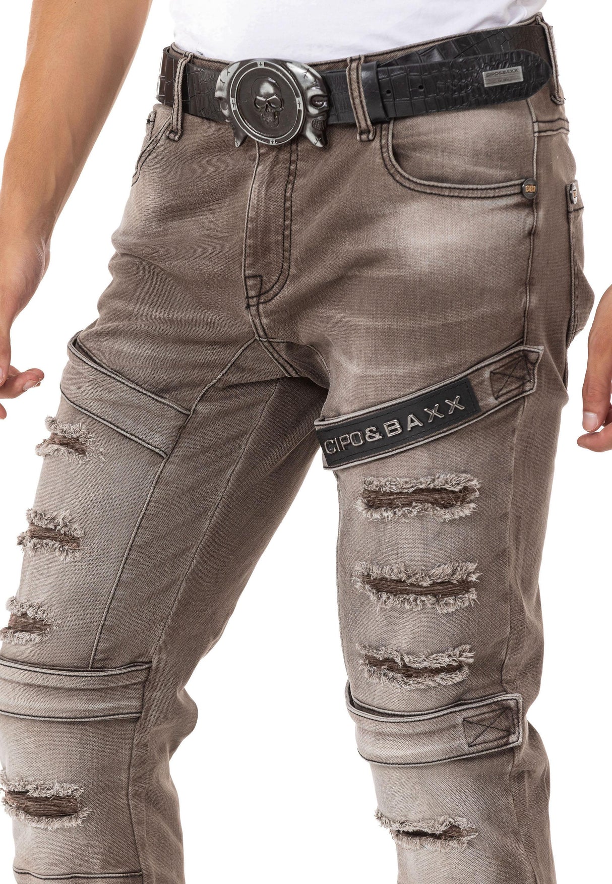 CD555 Men's slim-fit jeans in a fashionable destroyed look