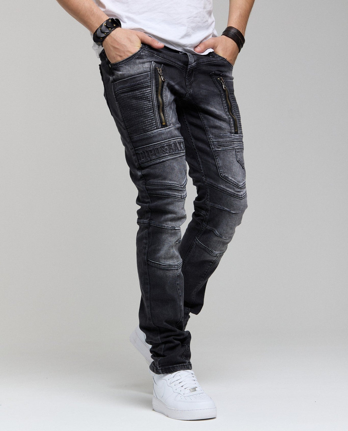 CD844 Straight Fit Jeans with Zipper