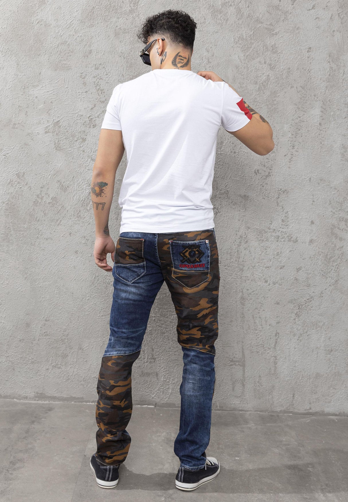 CD859 Men's Jeans in a unique look