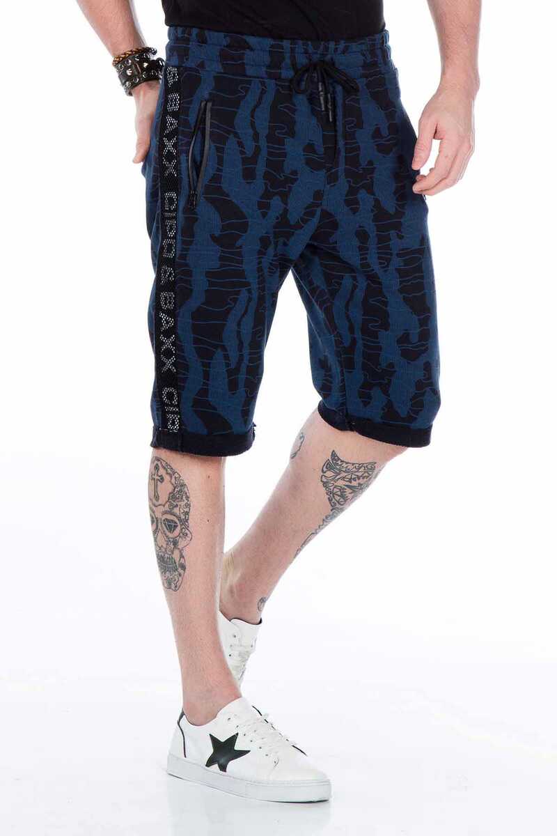 CK167 Men's Capri pants in a casual camouflage pattern