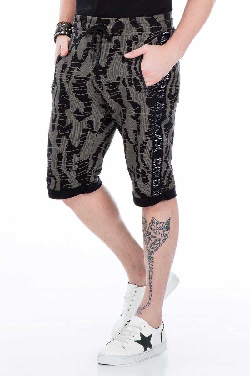 CK167 Men's Capri pants in a casual camouflage pattern