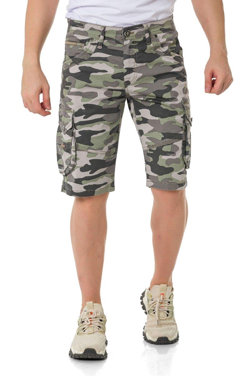 CK286 Men's Capri pants in a casual camouflage pattern