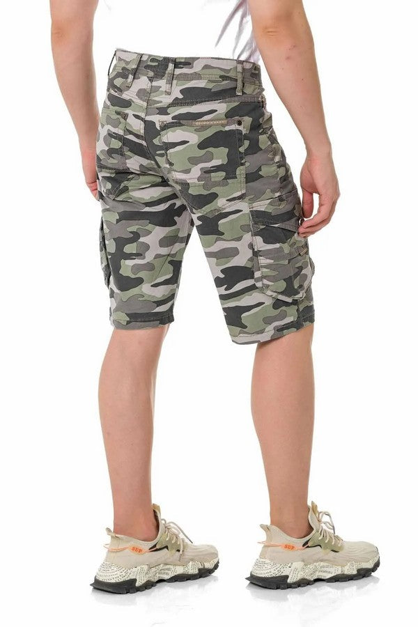 CK286 Men's Capri pants in a casual camouflage pattern