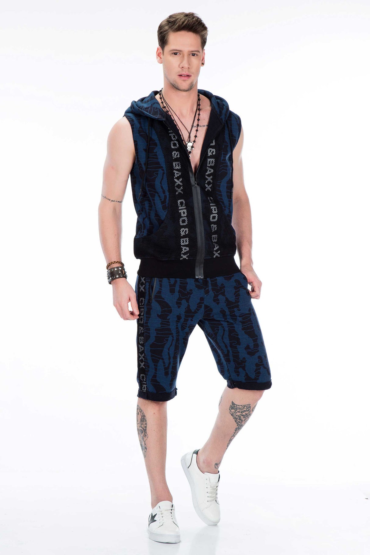 CL297 Men's softshell vest with trendy hood