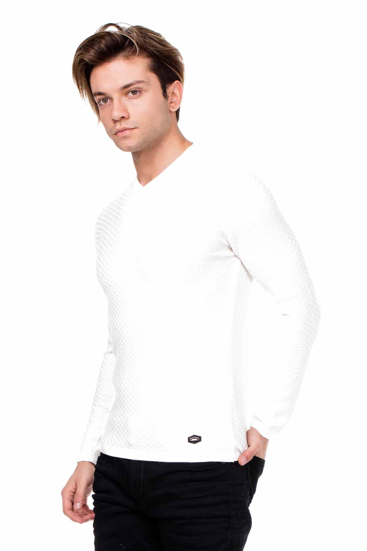 CP169 Men's Sweater – V-Neck Knit Sweater in a Modern Style