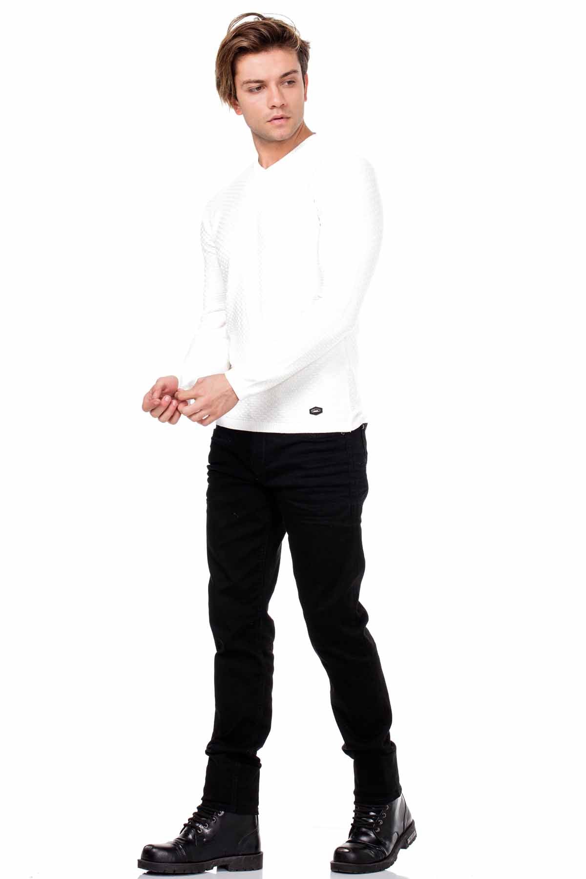 CP169 Men's Sweater – V-Neck Knit Sweater in a Modern Style