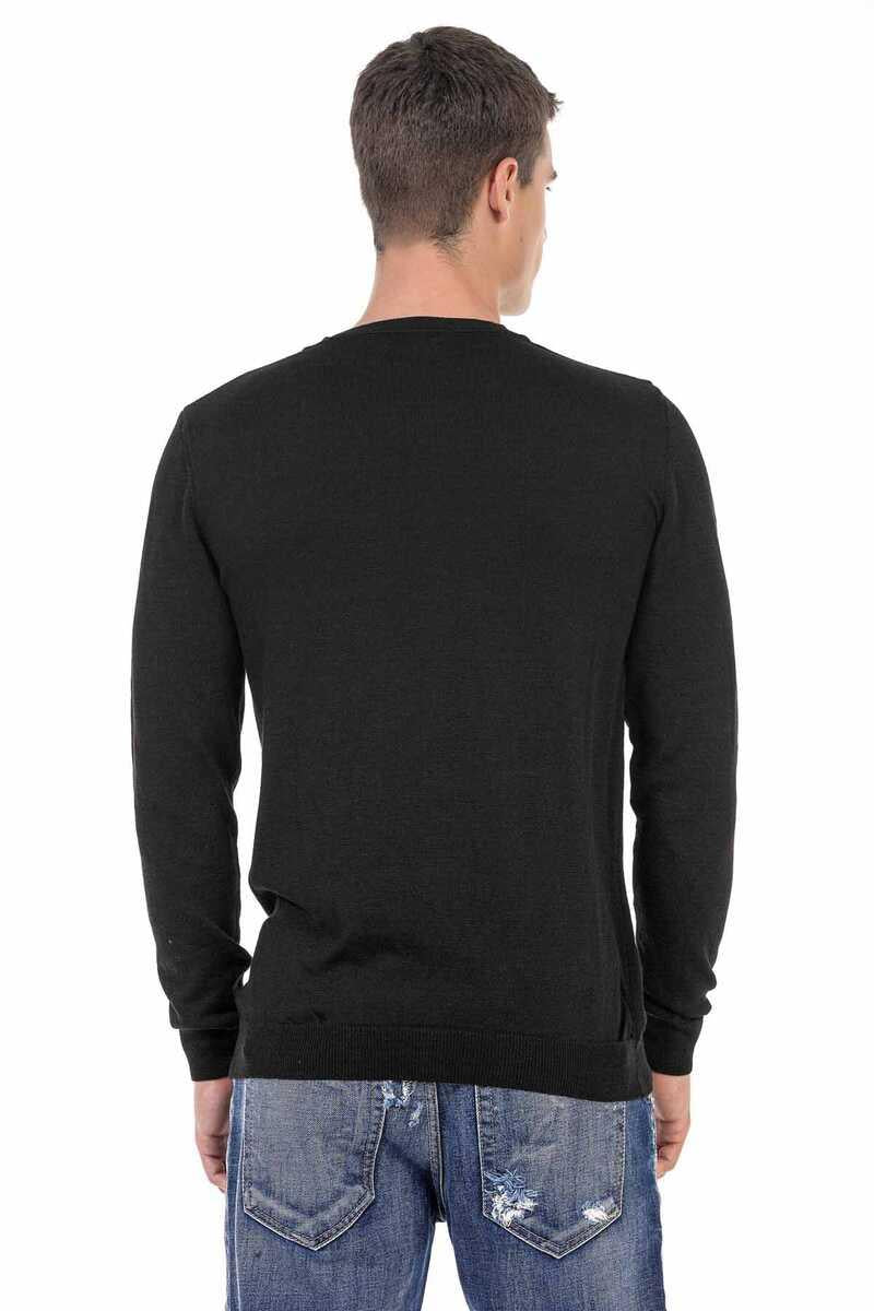 CP242 Men's V-neck sweater – Modern knit sweater for style-conscious men