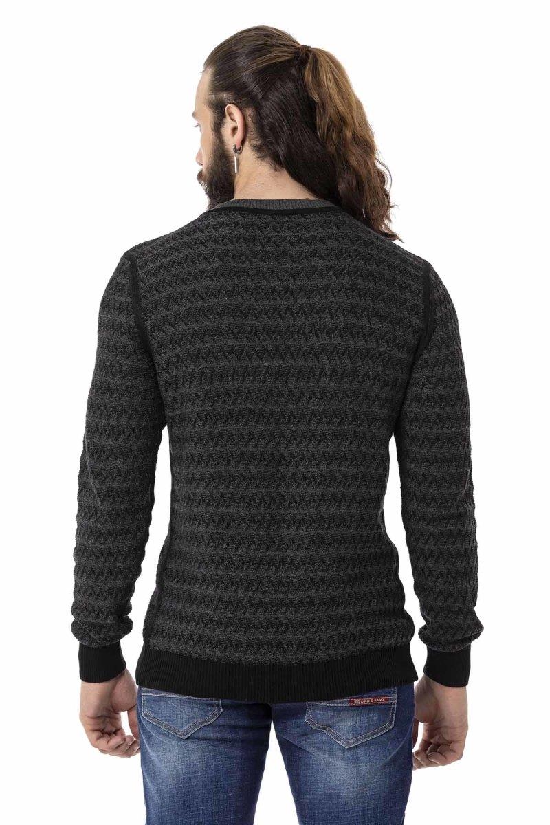 CP273 Men's knitted sweater with modern knit pattern