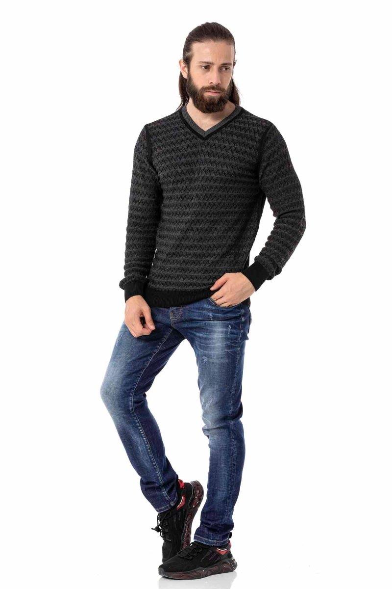 CP273 Men's knitted sweater with modern knit pattern