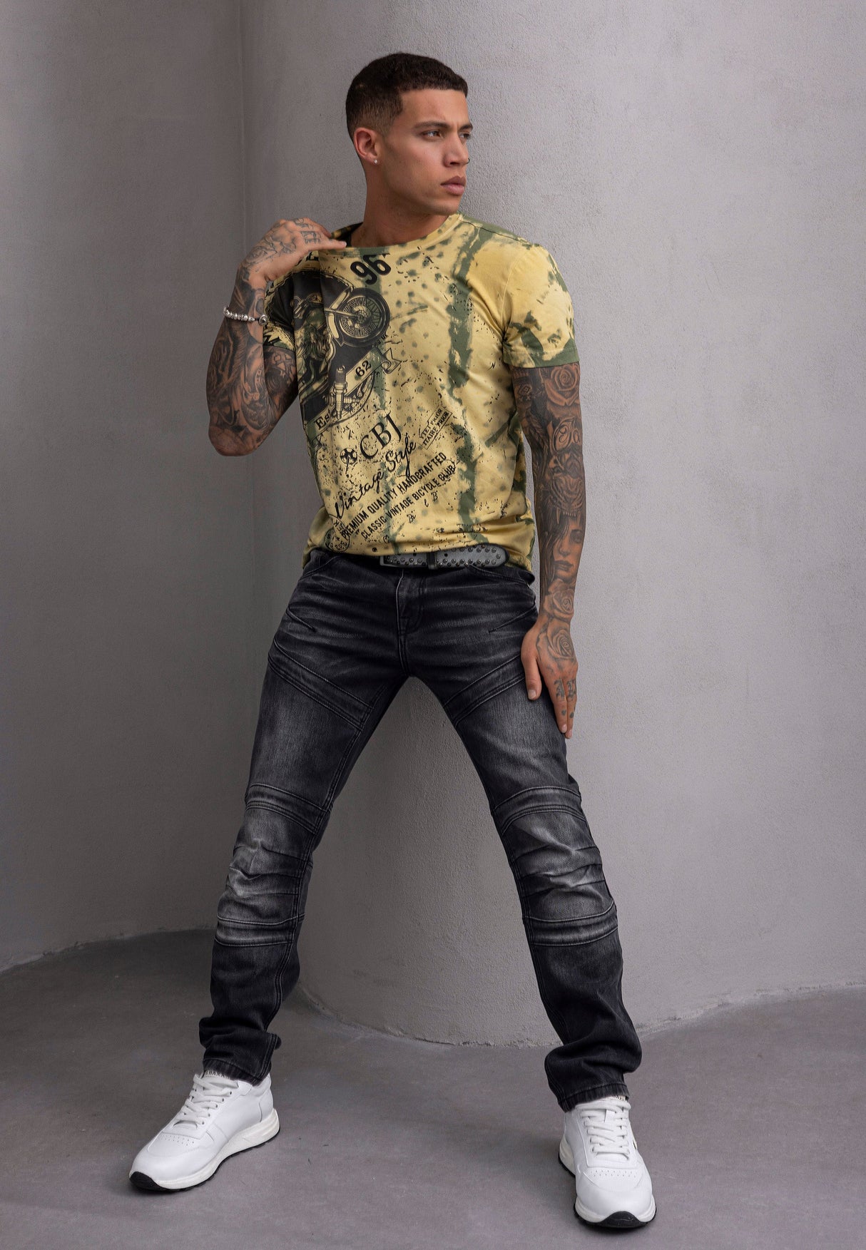 CT797 Men's T-Shirt - Modern Print Style