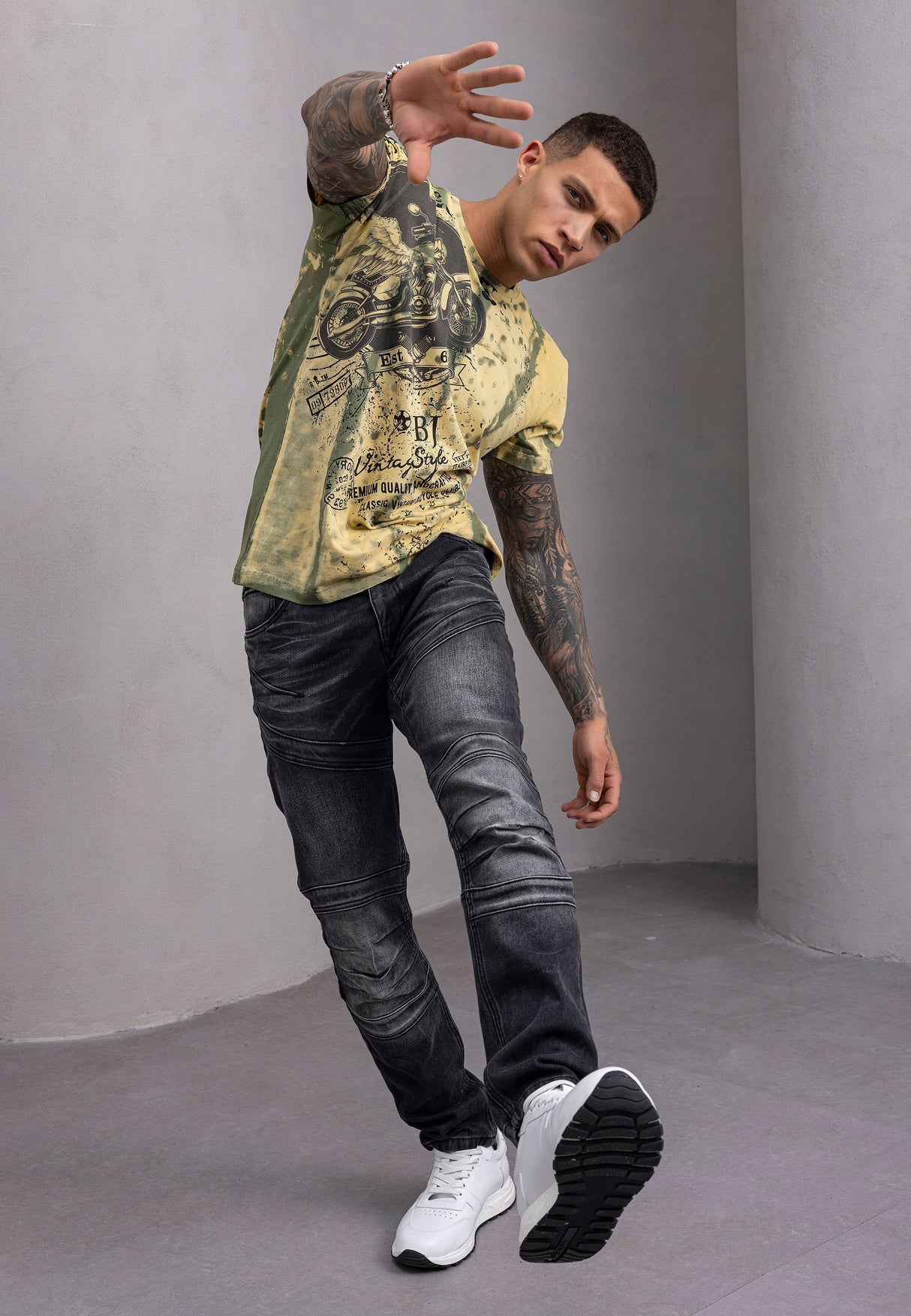 CT797 Men's T-Shirt - Modern Print Style