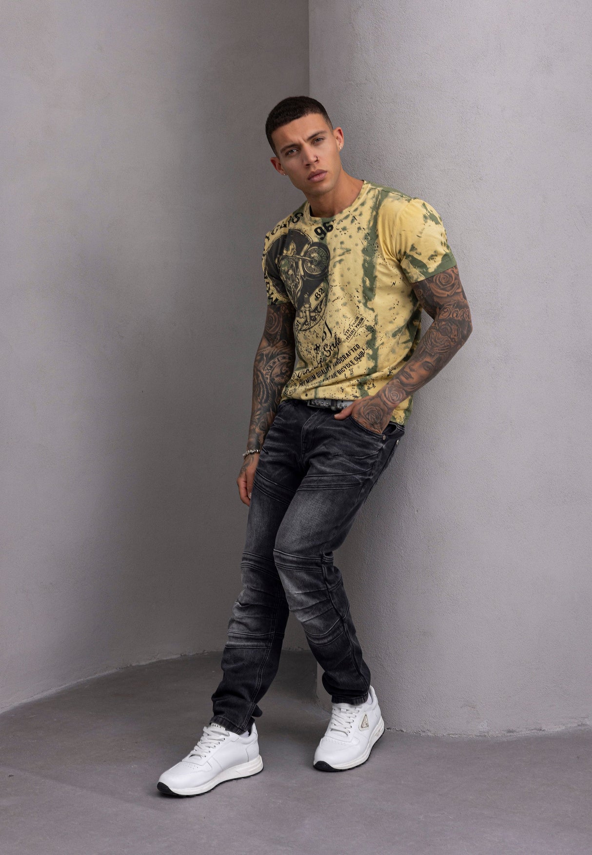 CT797 Men's T-Shirt - Modern Print Style