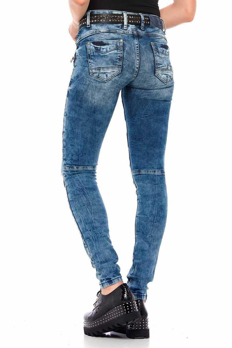 WD381 Women's straight jeans with cool embroidered elements