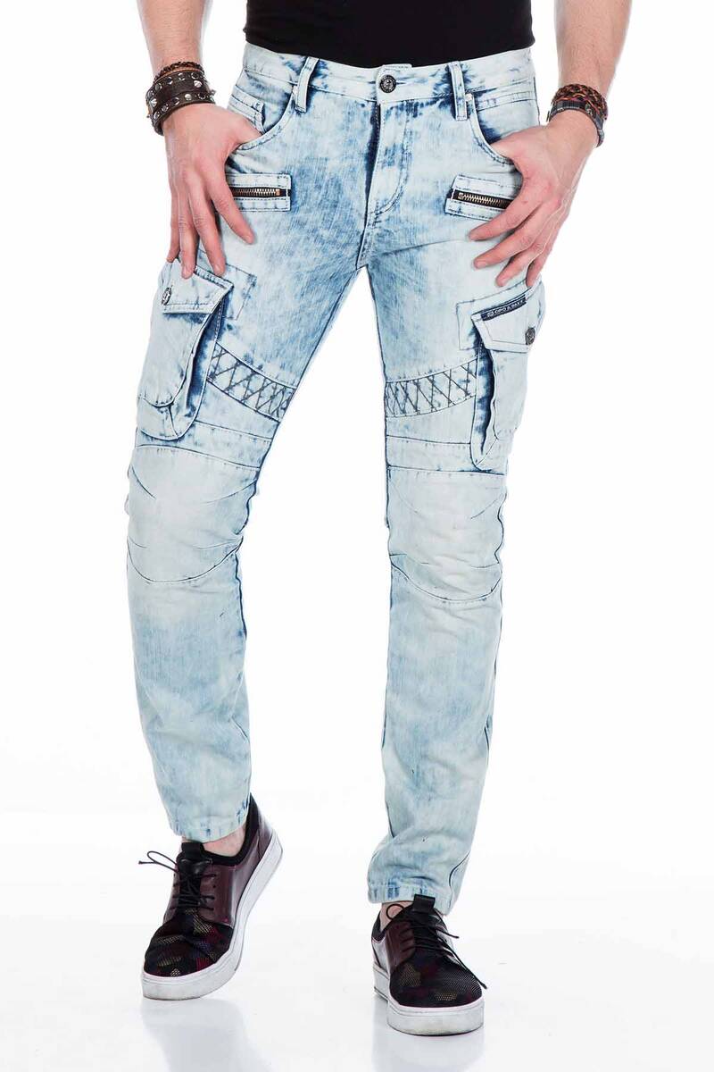 CD435 Men's cargo-style jeans with decorative zippers in a straight fit