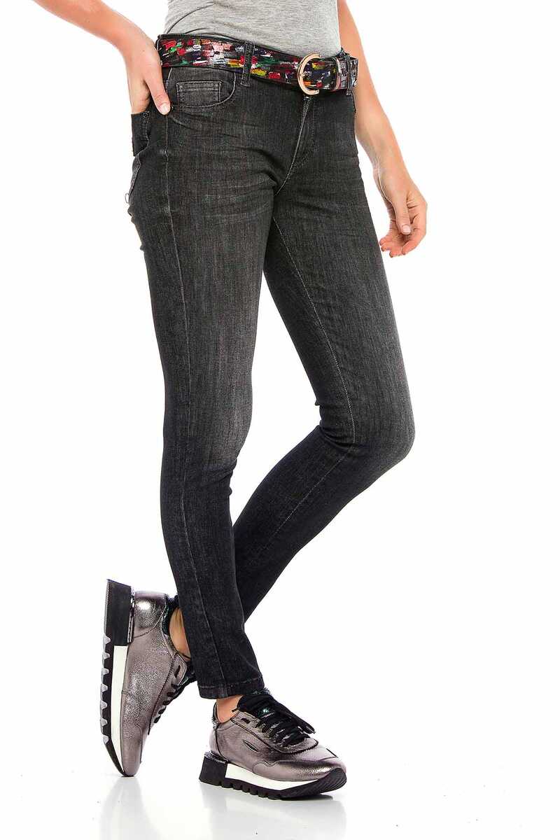 WD394 Women's 7/8 trousers in a classic design