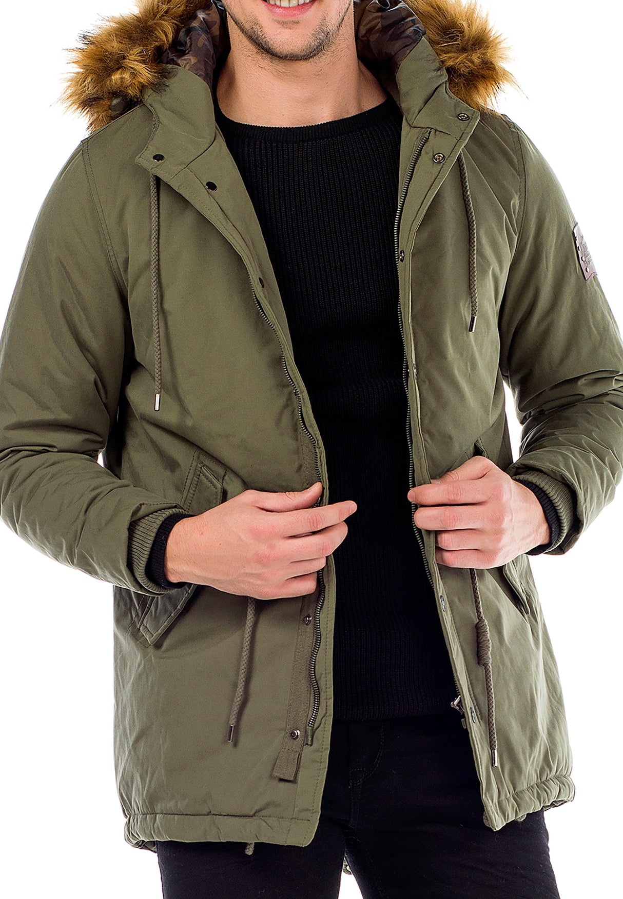 CM150 – Warm, stylish & with a fur-trimmed hood in khaki