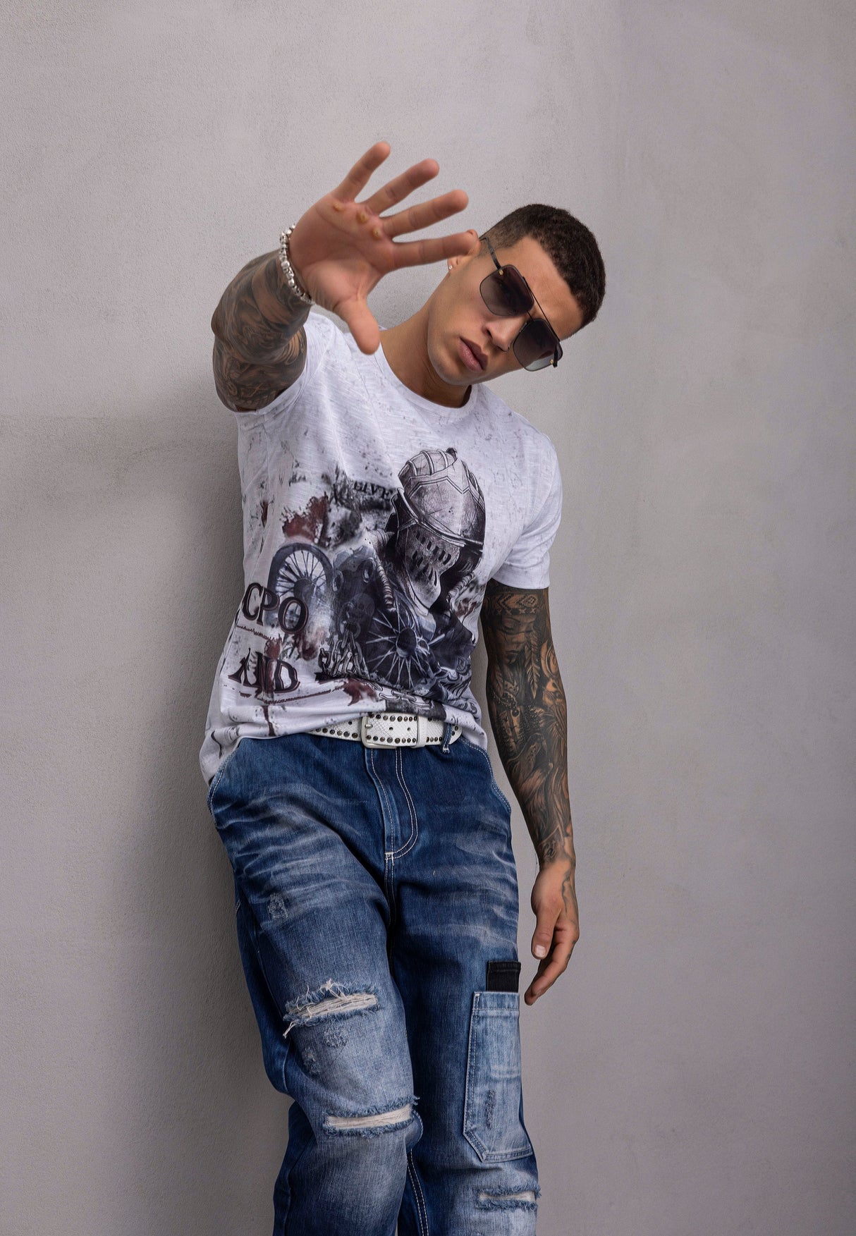 CT828 Men's T-Shirt - Knight Motif