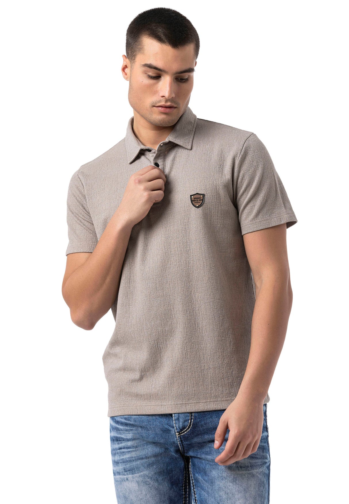 CT825 – Short-sleeved, elegant casual look with logo detail