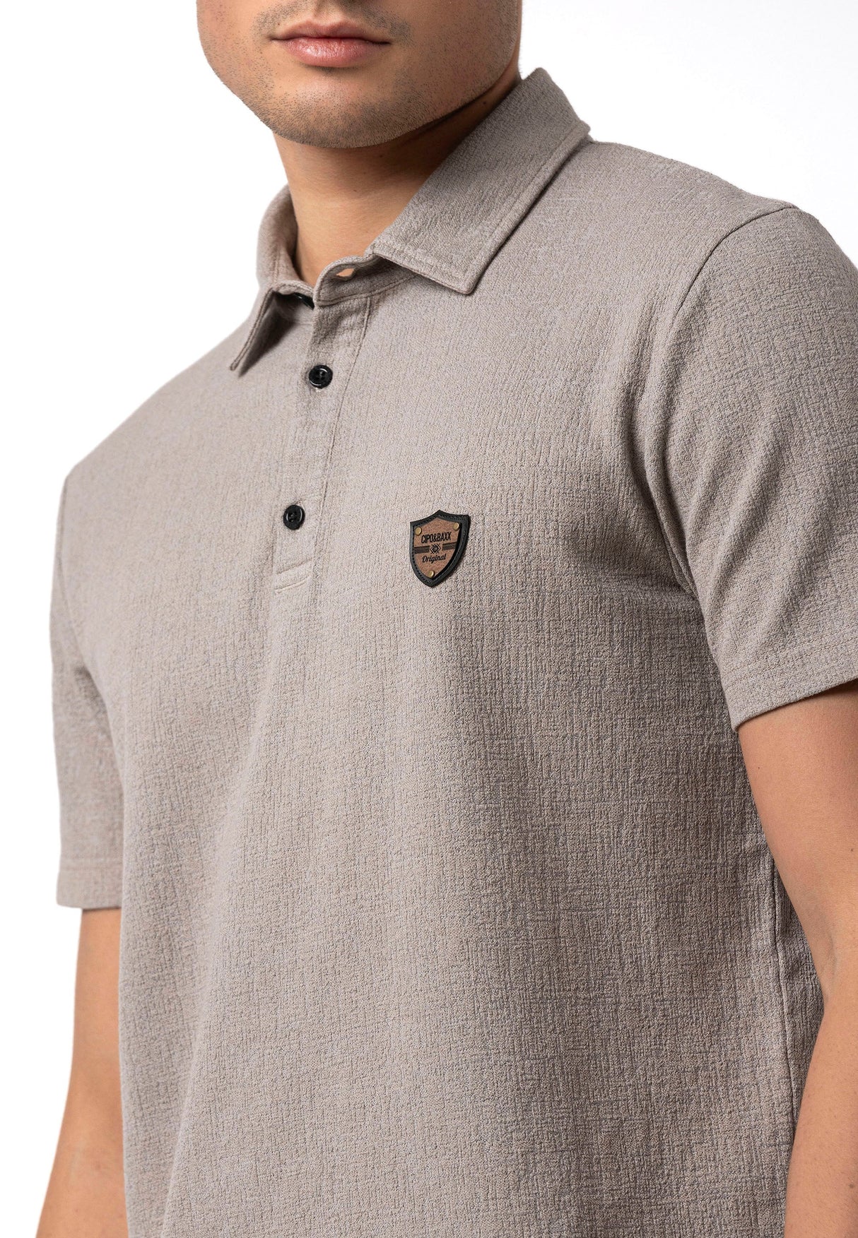 CT825 – Short-sleeved, elegant casual look with logo detail