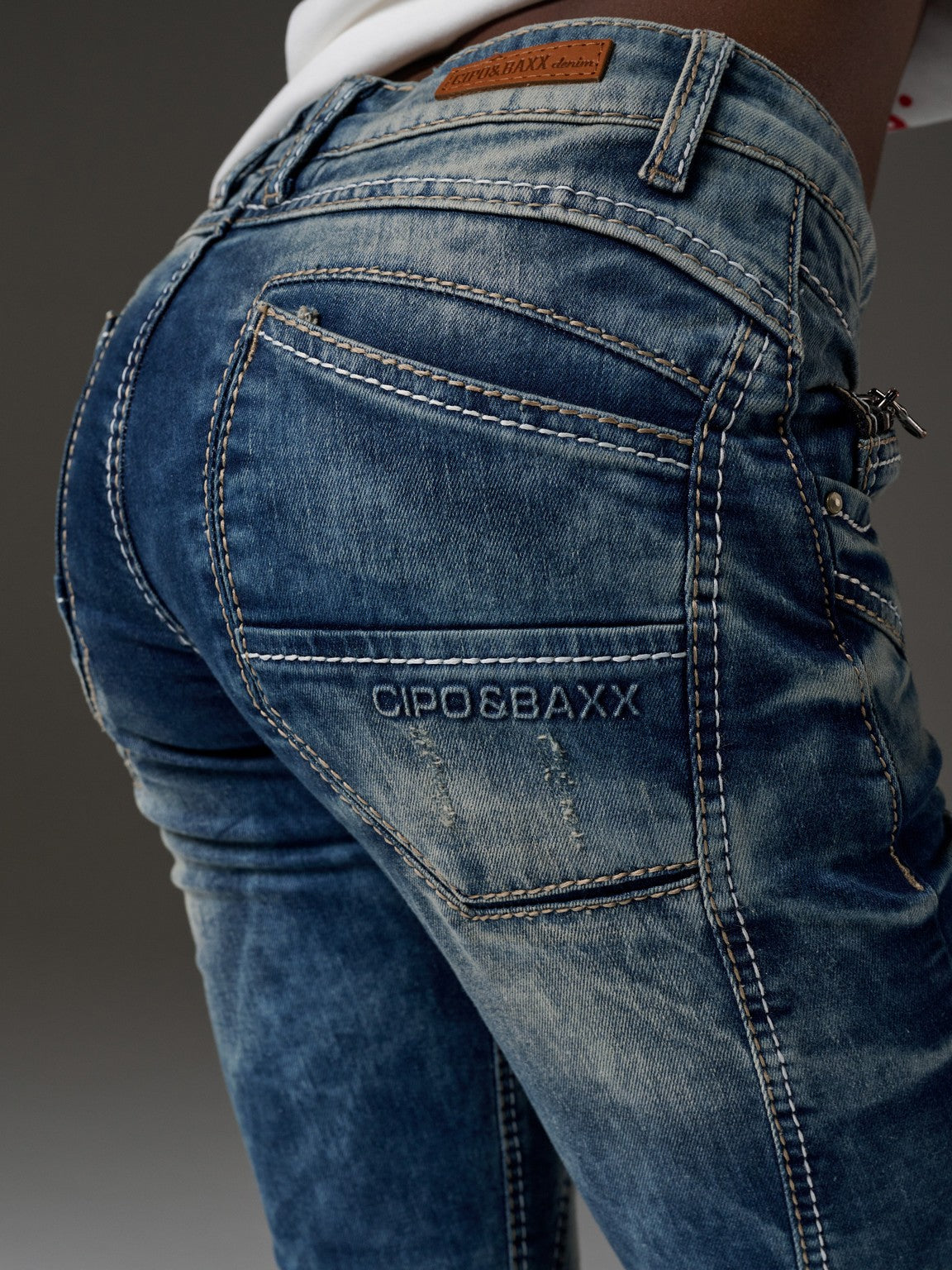 WD175 Women's slim-fit jeans with decorative stitching in straight fit
