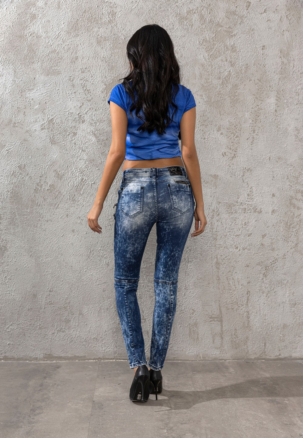 WD361 Women's slim-fit jeans with fashionable acid-wash details in a skinny fit