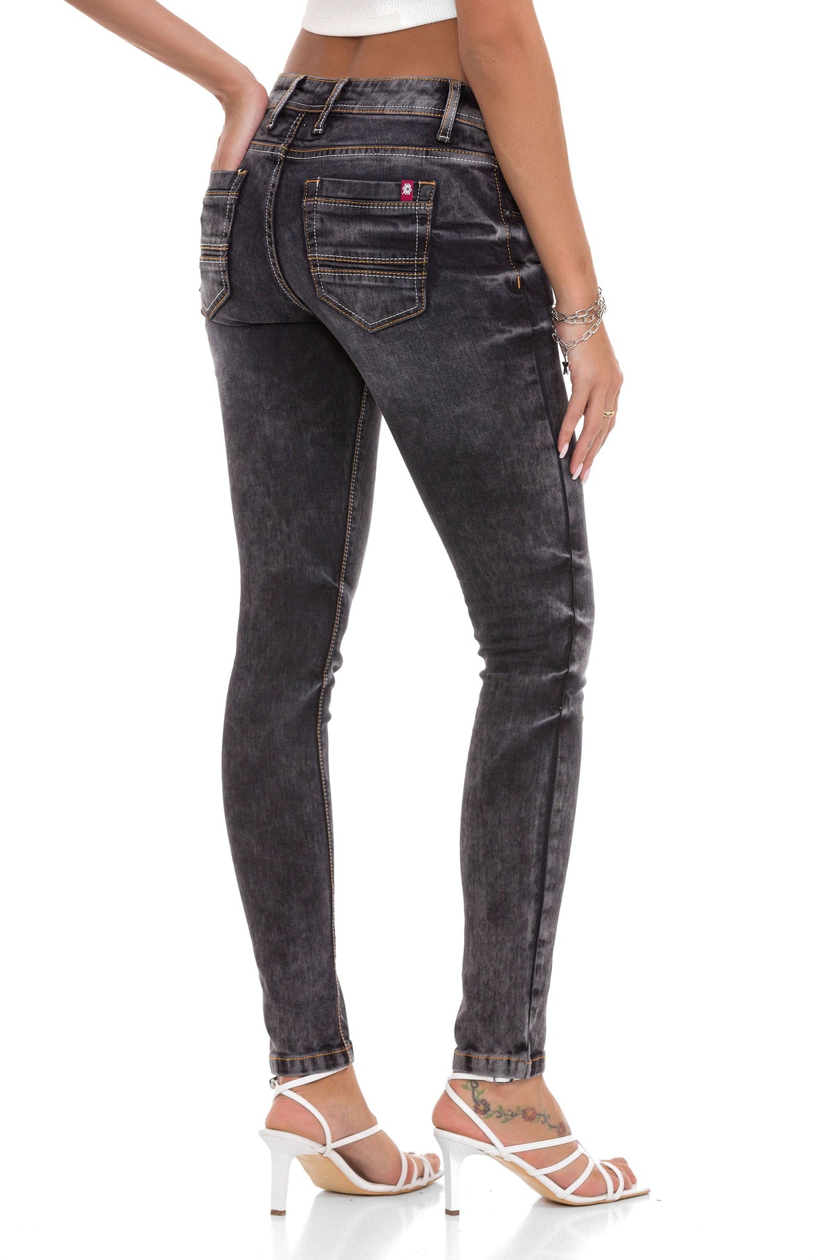 WD443 women's jeans in a plain look
