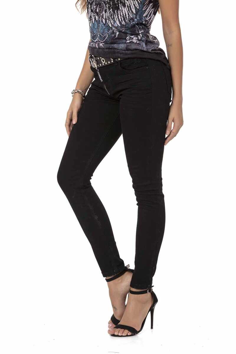 WD444 Women's slim-fit jeans in a figure-hugging slim fit cut