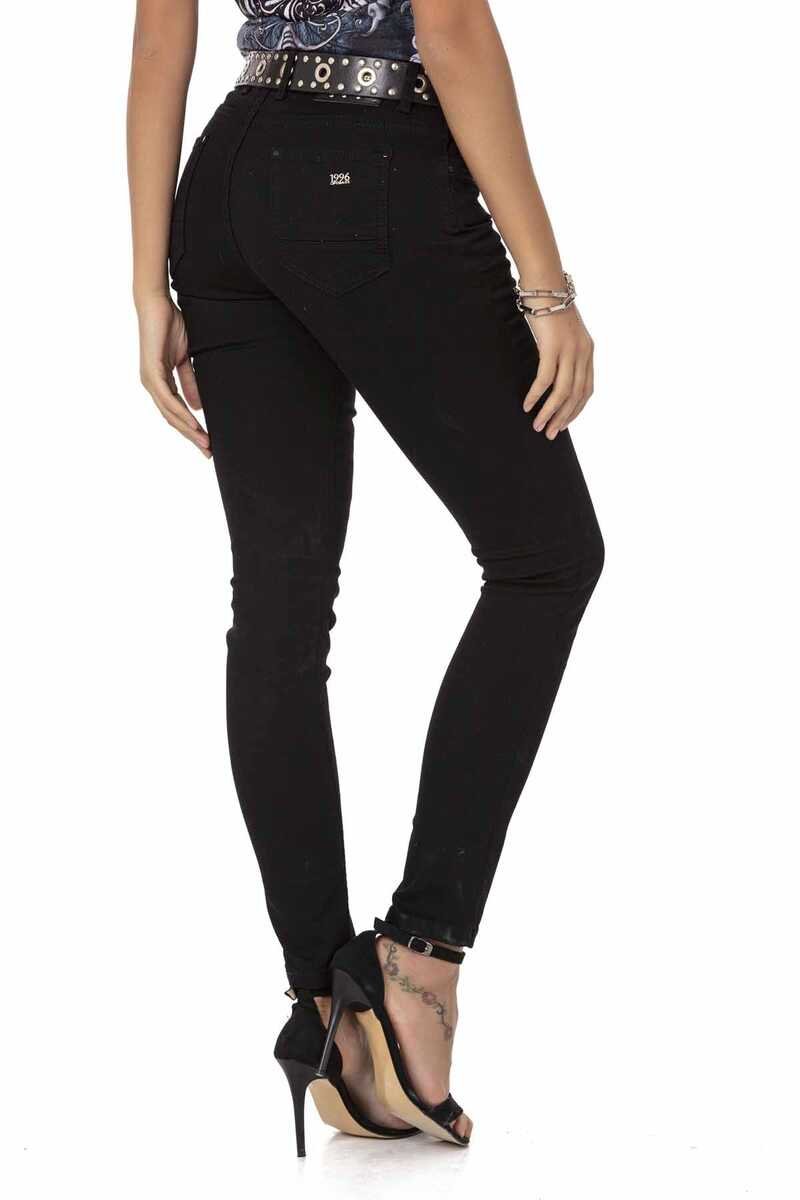 WD444 Women's slim-fit jeans in a figure-hugging slim fit cut