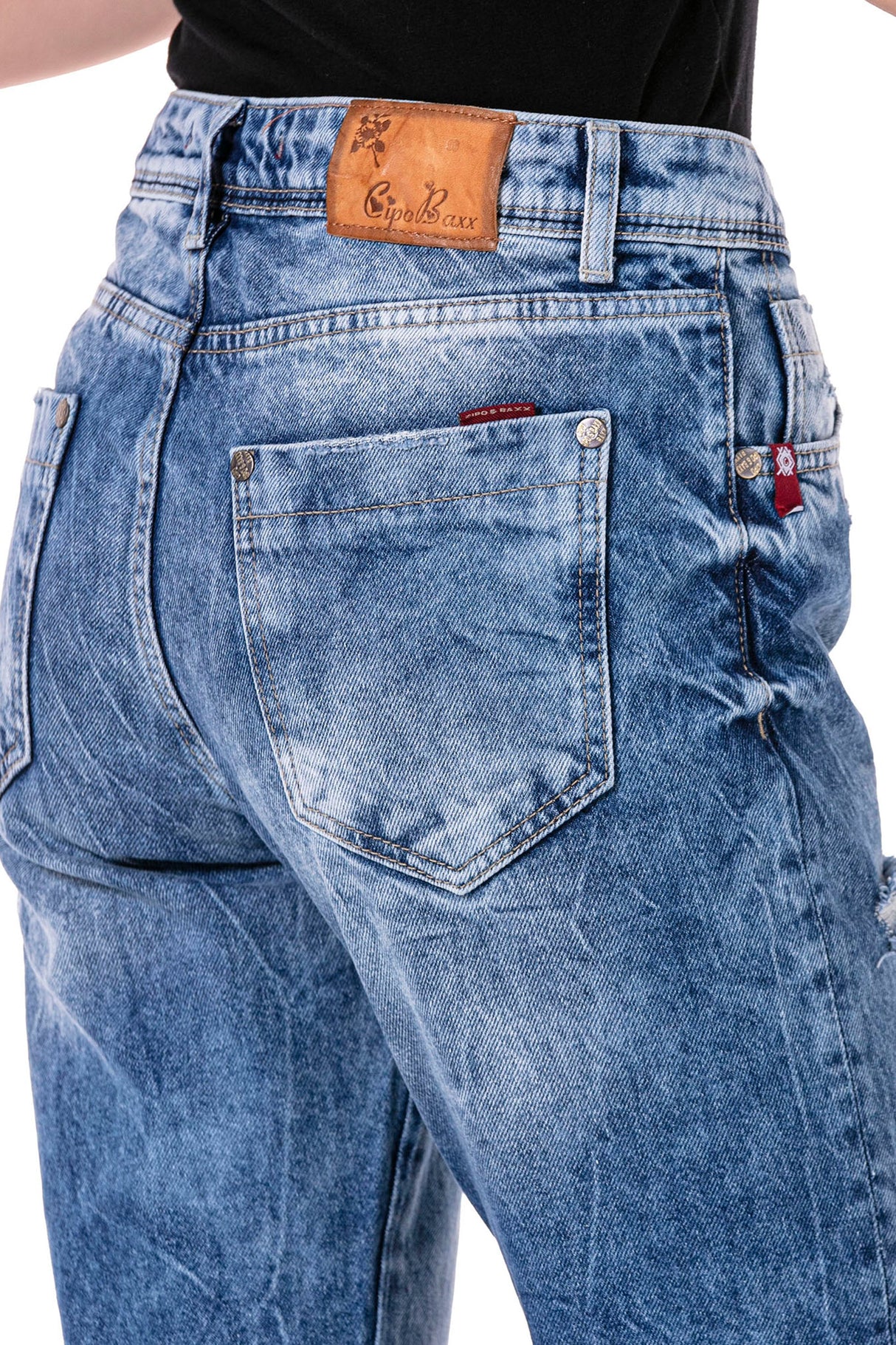 WD447 Women's 7/8 trousers in a casual used wash