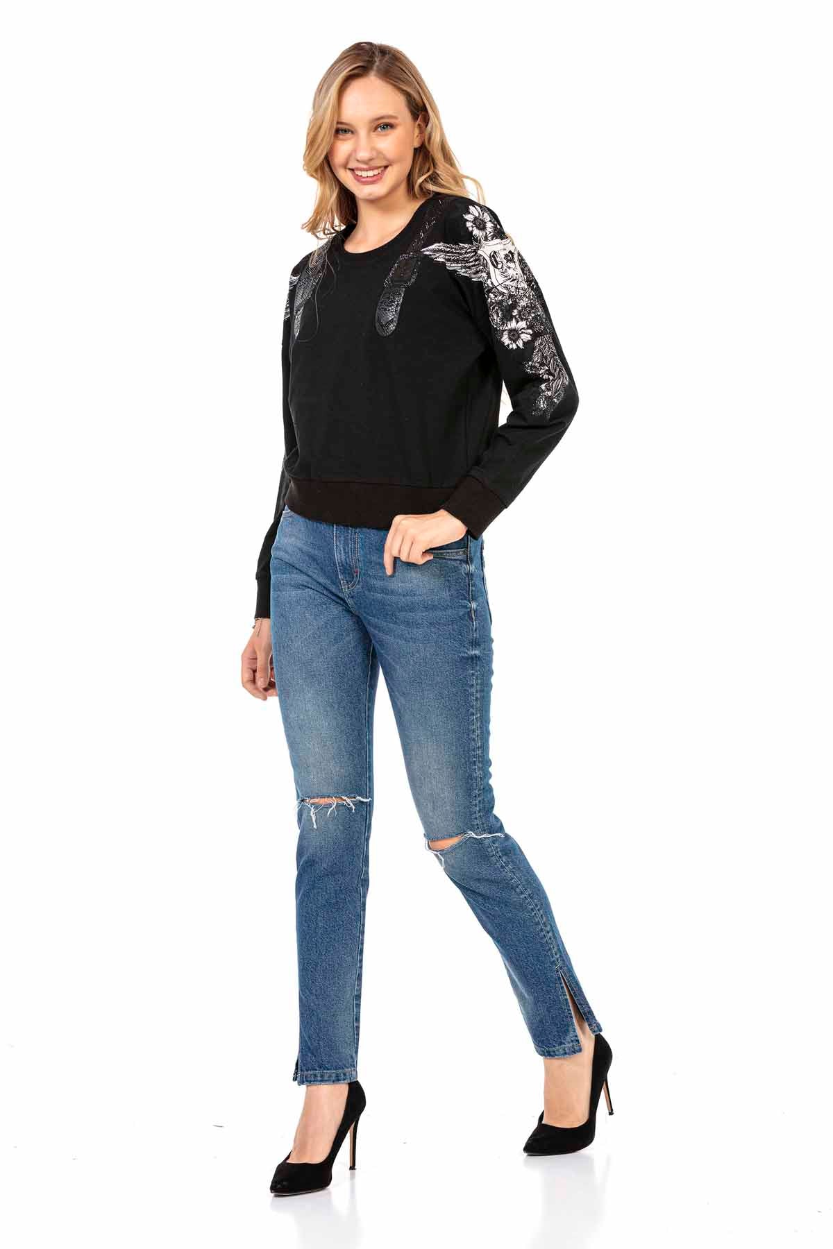 WD448 Women's comfortable jeans with cool destroyed elements