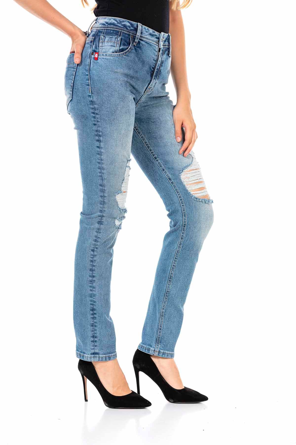 WD452 Women's slim-fit jeans with cool distressed details