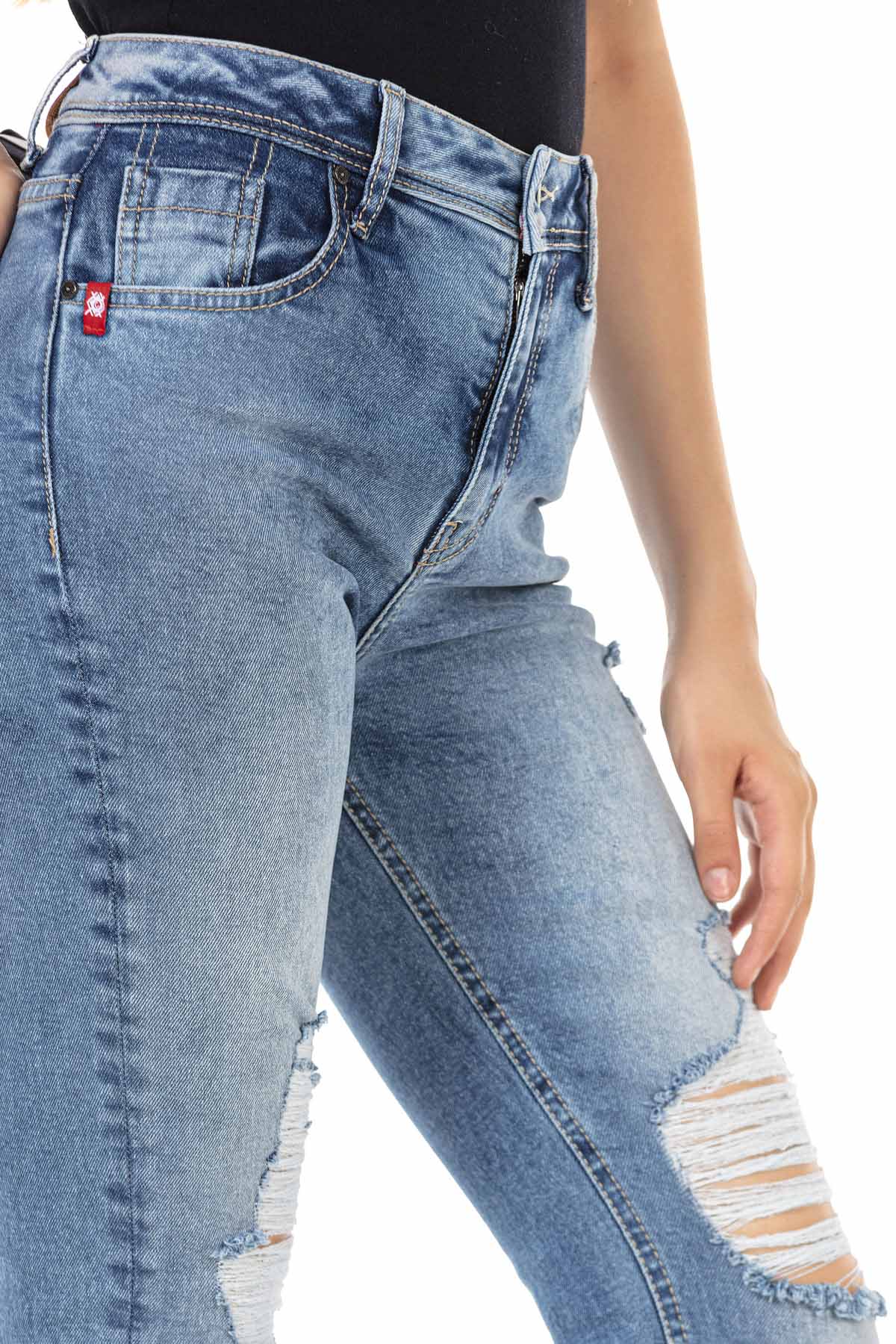 WD452 Women's slim-fit jeans with cool distressed details