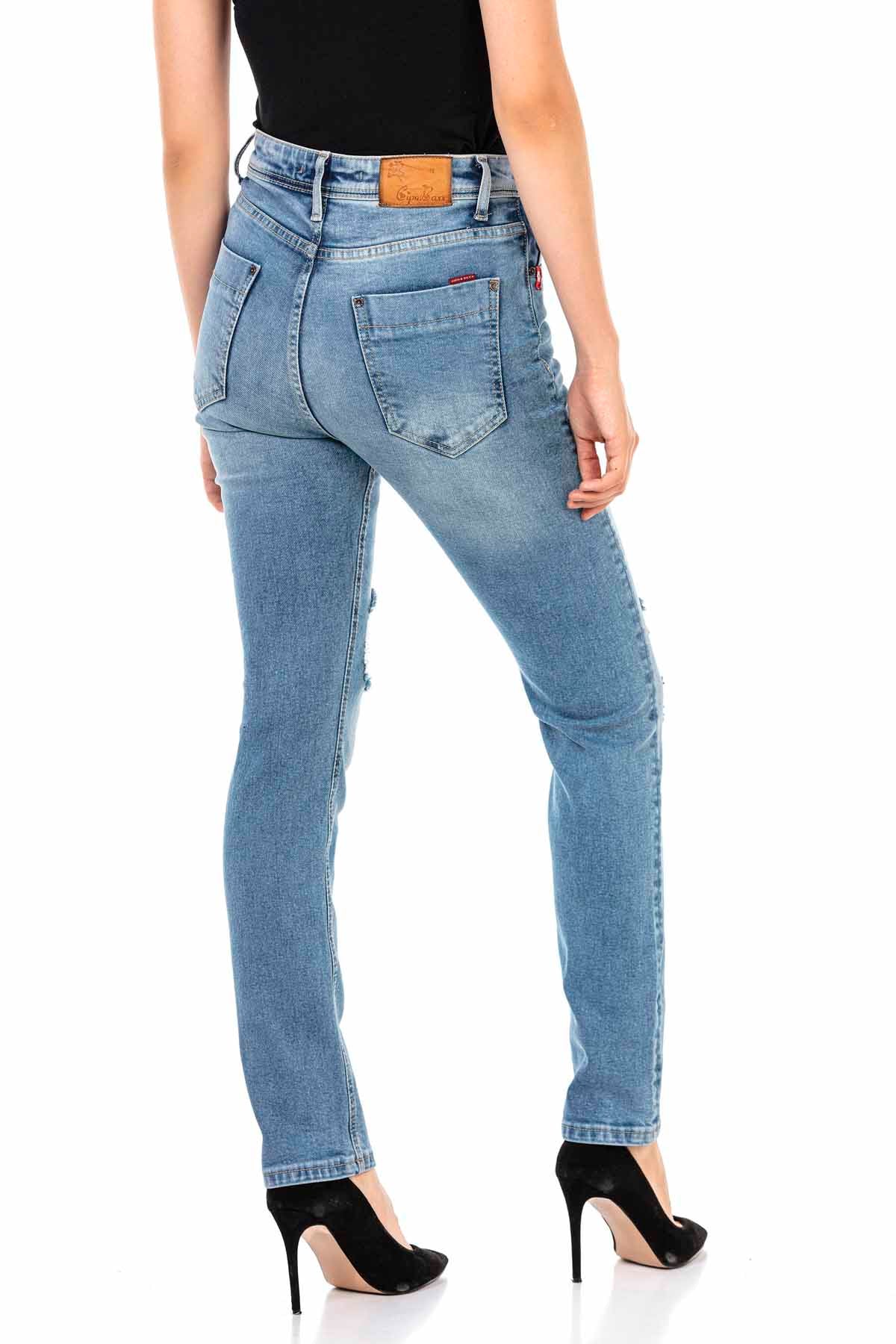 WD452 Women's slim-fit jeans with cool distressed details