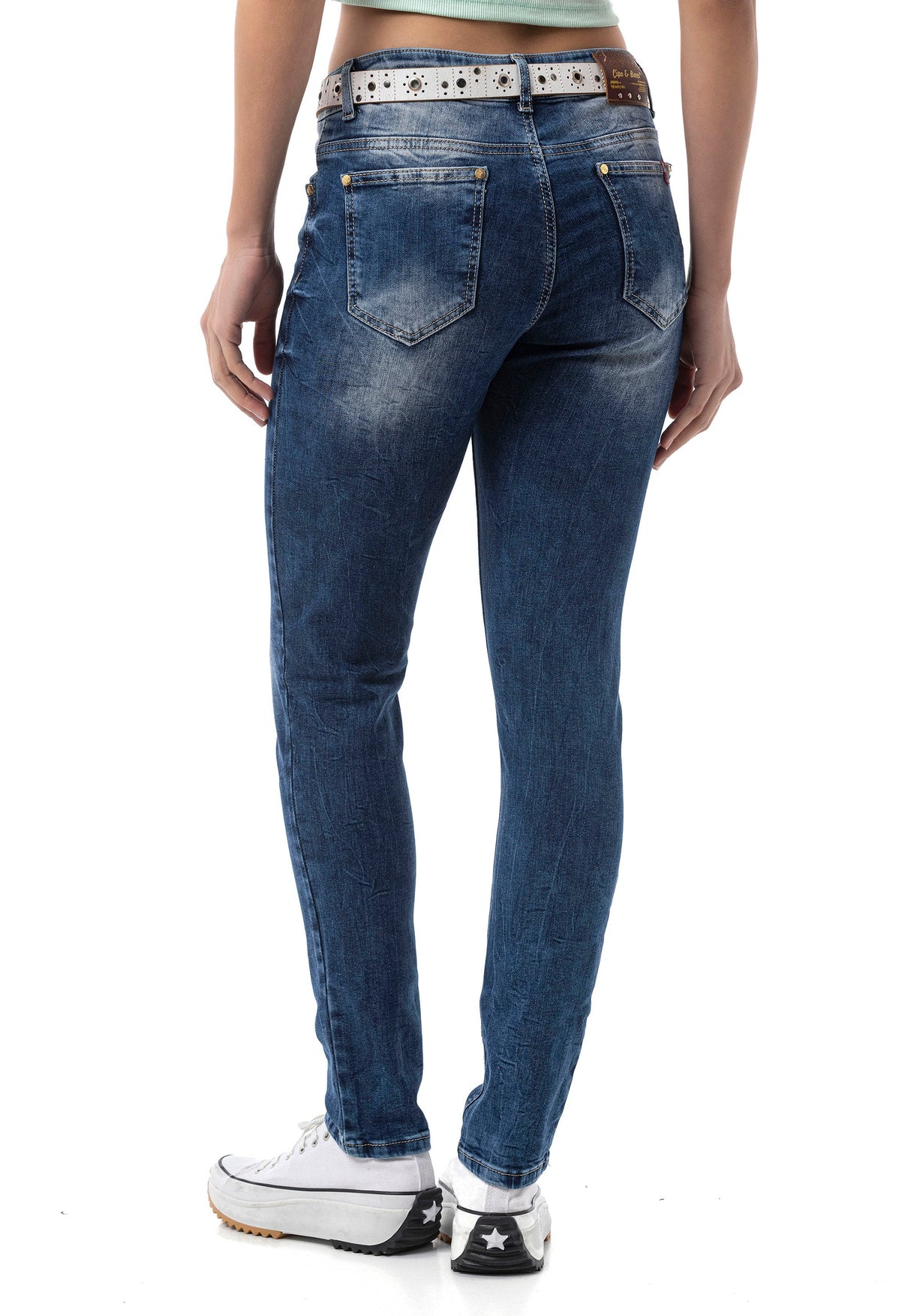 WD461 Women's slim-fit jeans in a casual used look