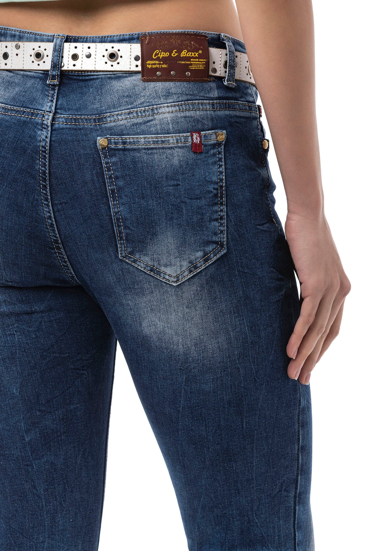 WD461 Women's slim-fit jeans in a casual used look
