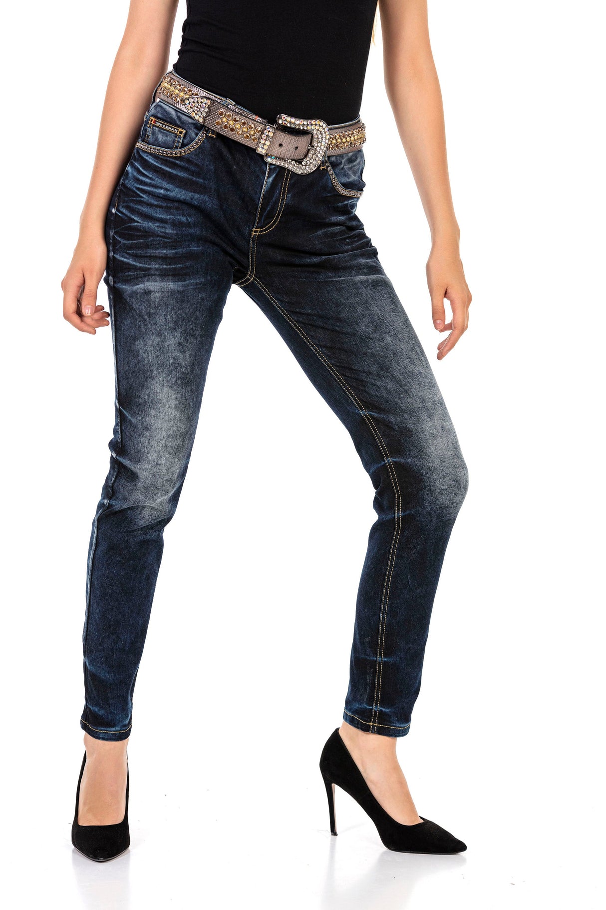 WD465 Women's Slim-Fit Jeans with Rivet Details