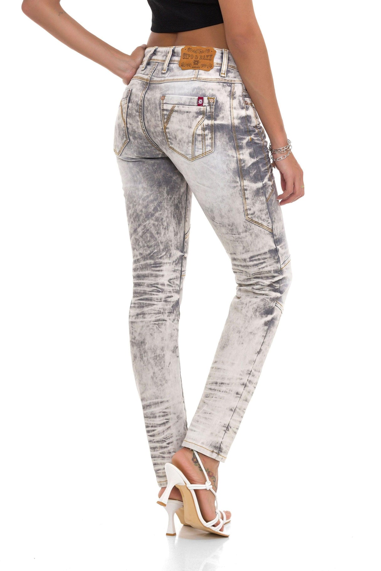 WD502 Women's slim-fit jeans with decorative stitching in straight fit