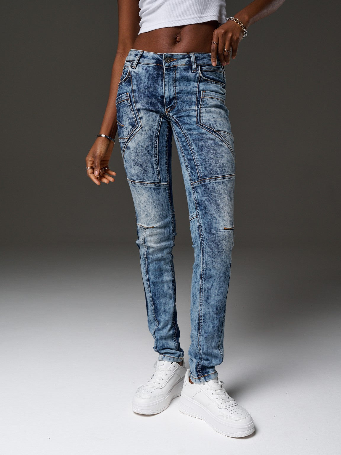 WD539 Women's Slim-Fit Jeans – Stylish design and perfect comfort