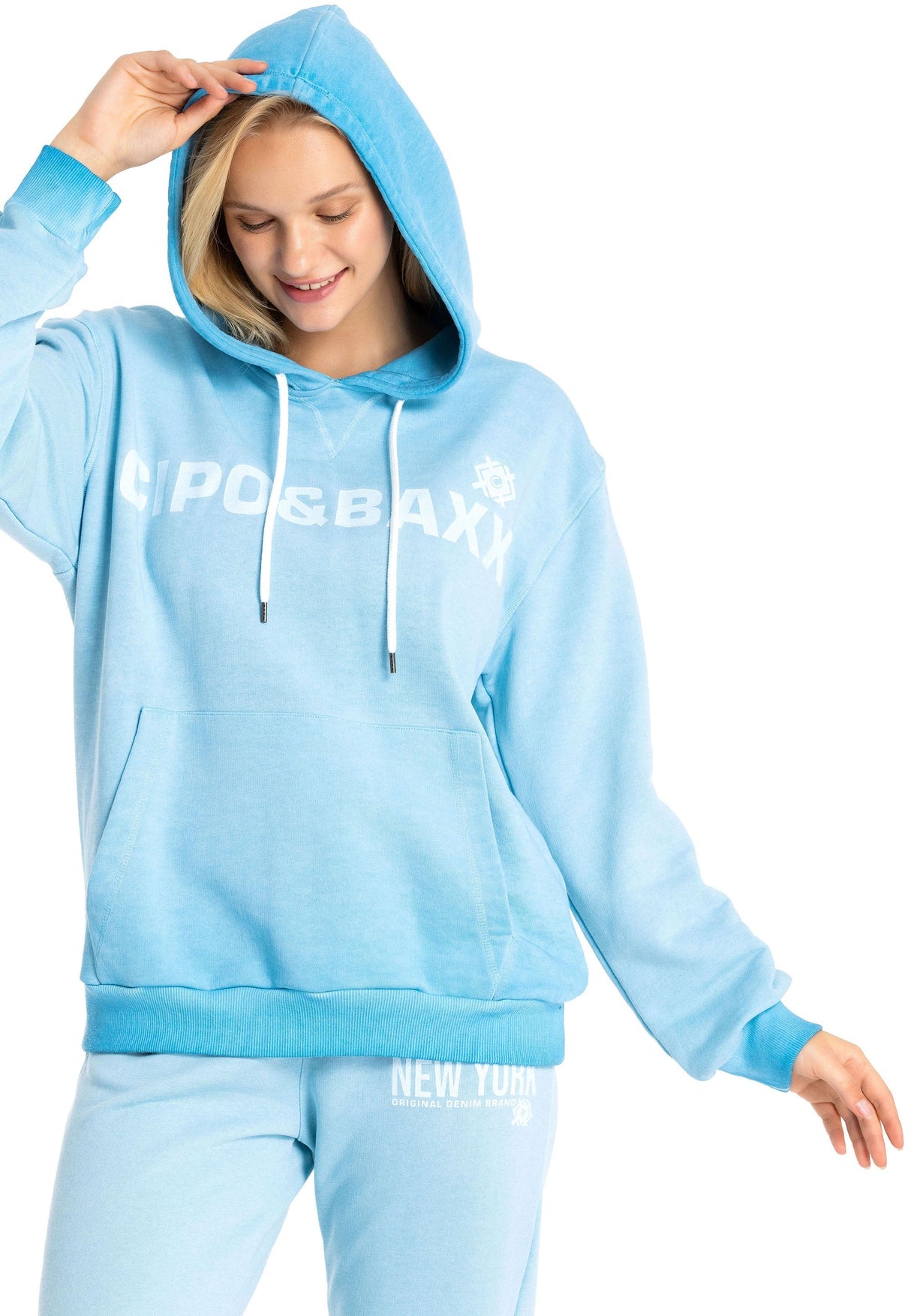 WLR148 Women's jogging suit, in a fashionable design