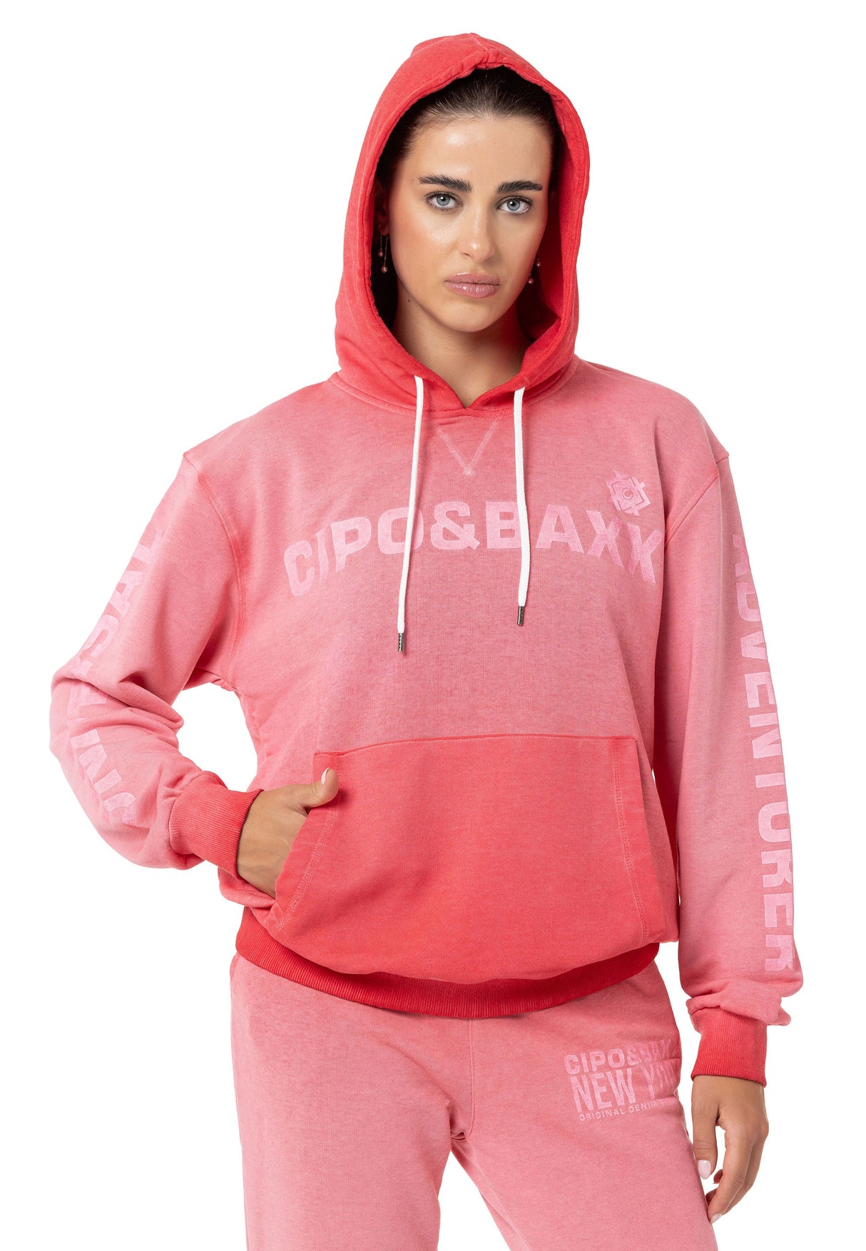 WLR148 Women's jogging suit, in a fashionable design