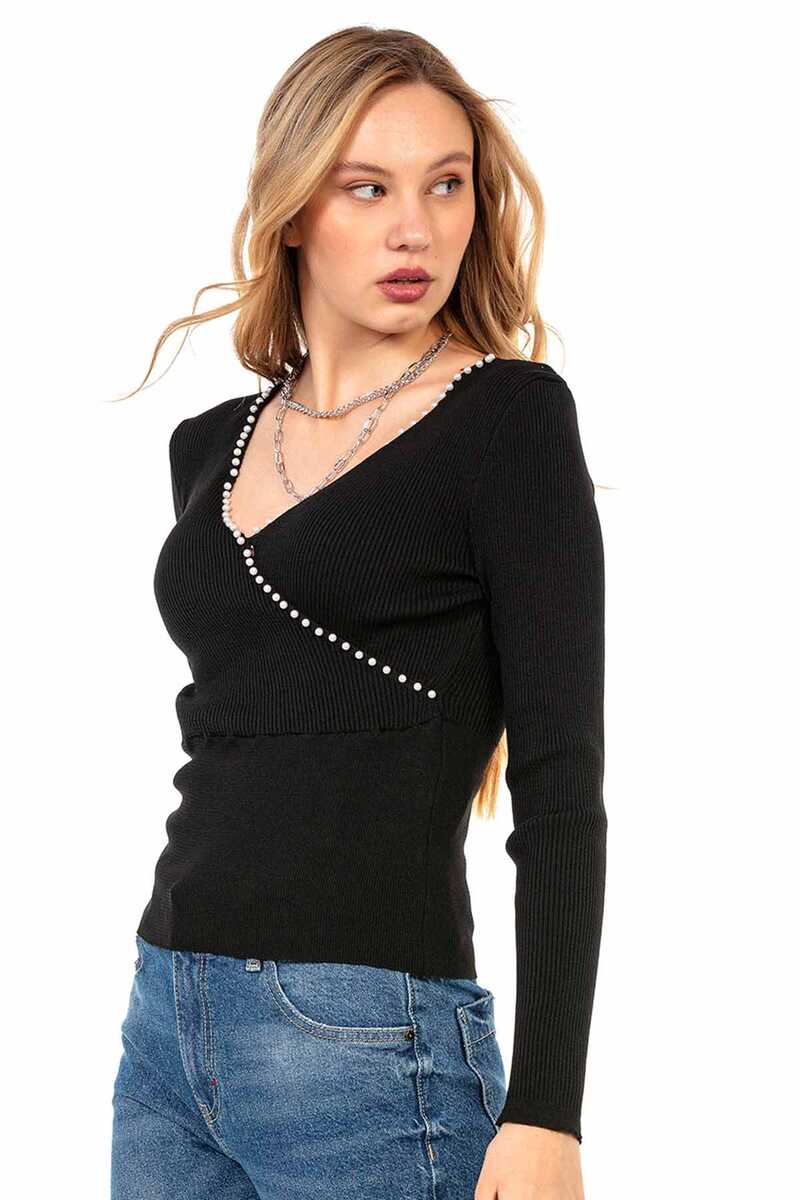 WP207 Women's knitted sweater with decorative pearl trim