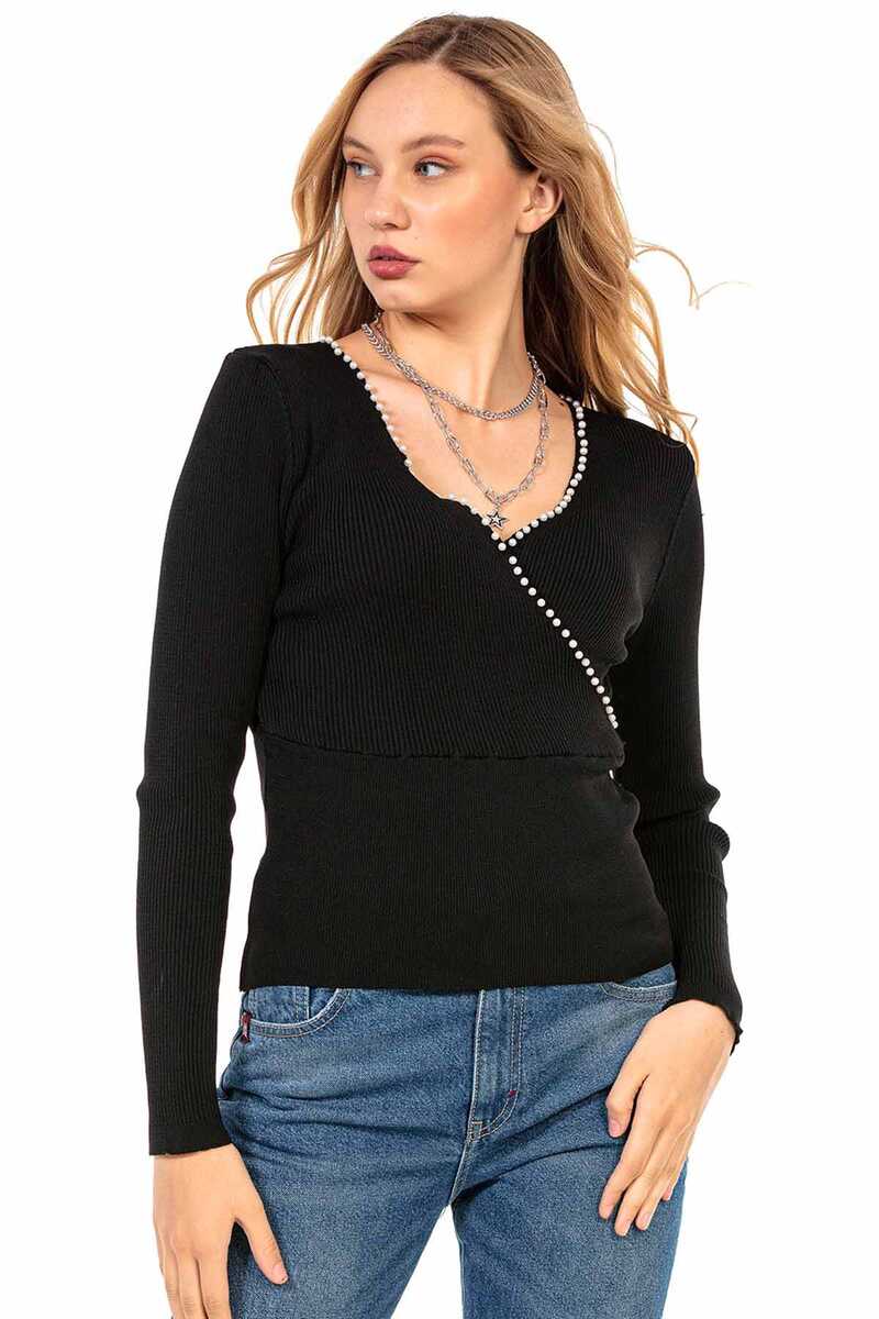 WP207 Women's knitted sweater with decorative pearl trim