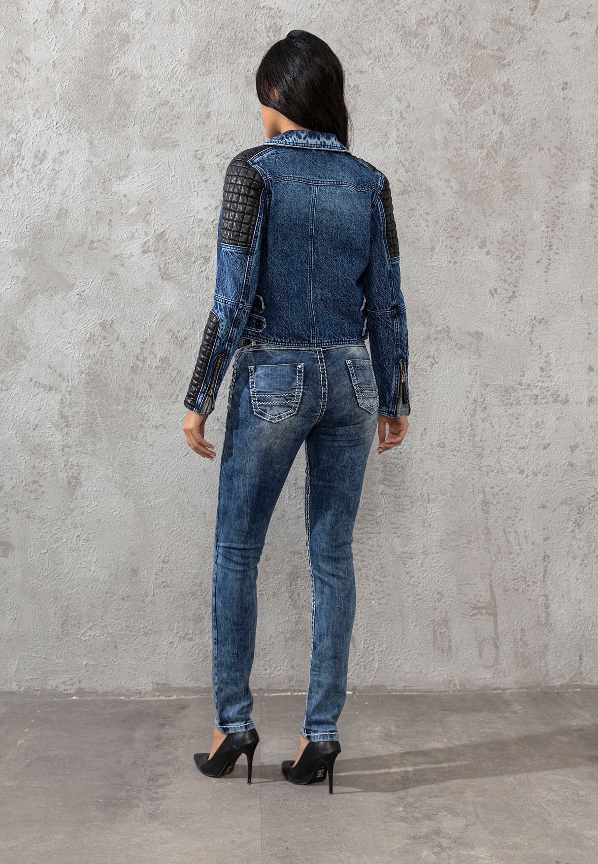 CBW-0639 Women's Jeans with Wide Decorative Seam – Stylish Slim-Fit Jeans
