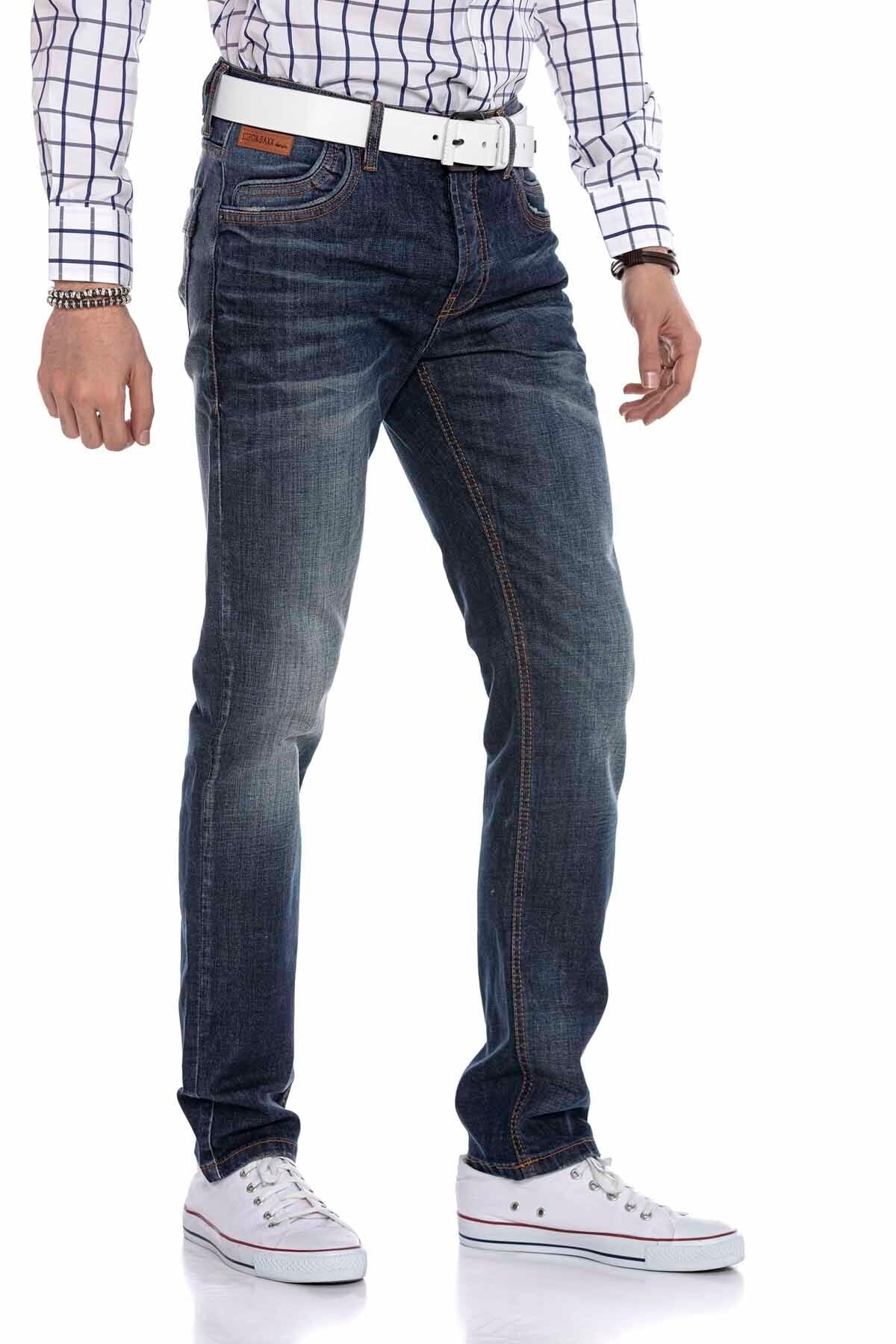 CD186A Men's comfortable jeans in a classic style with a straight fit