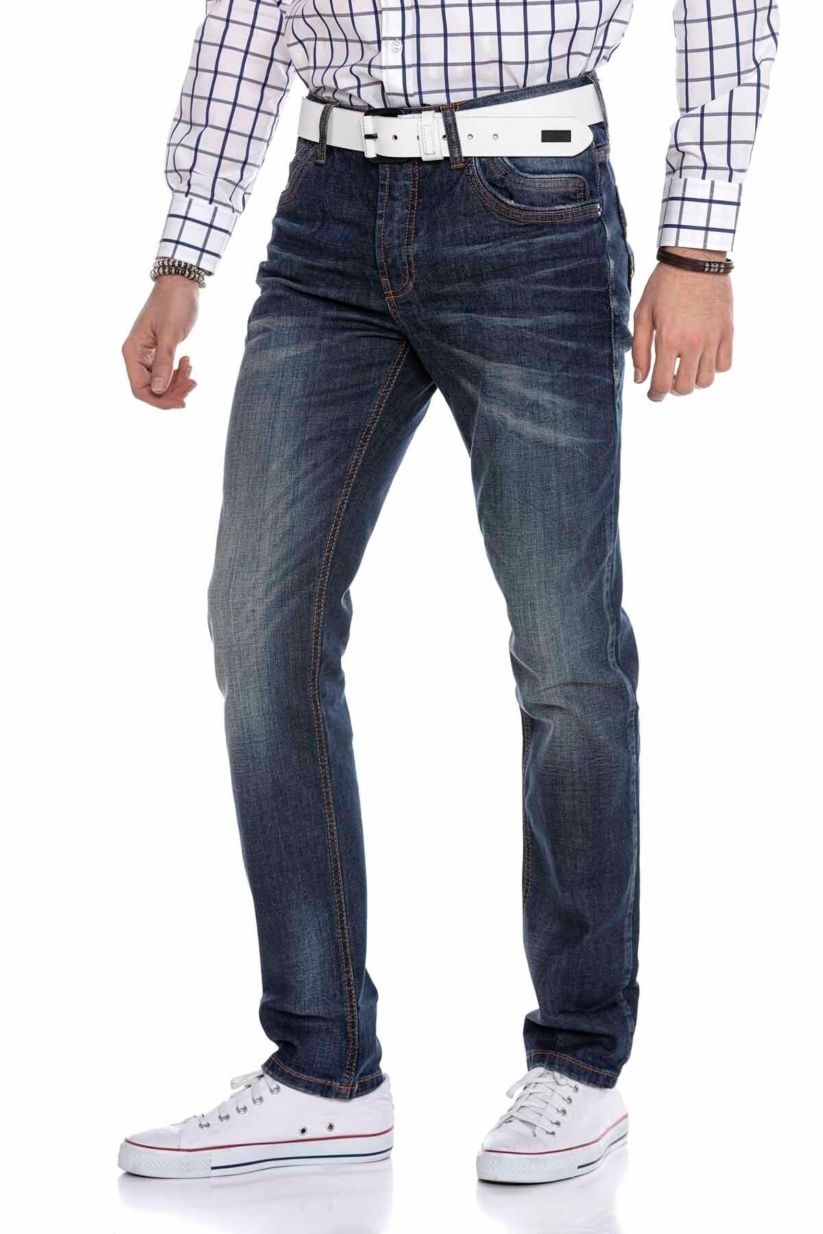 CD186A Men's comfortable jeans in a classic style with a straight fit