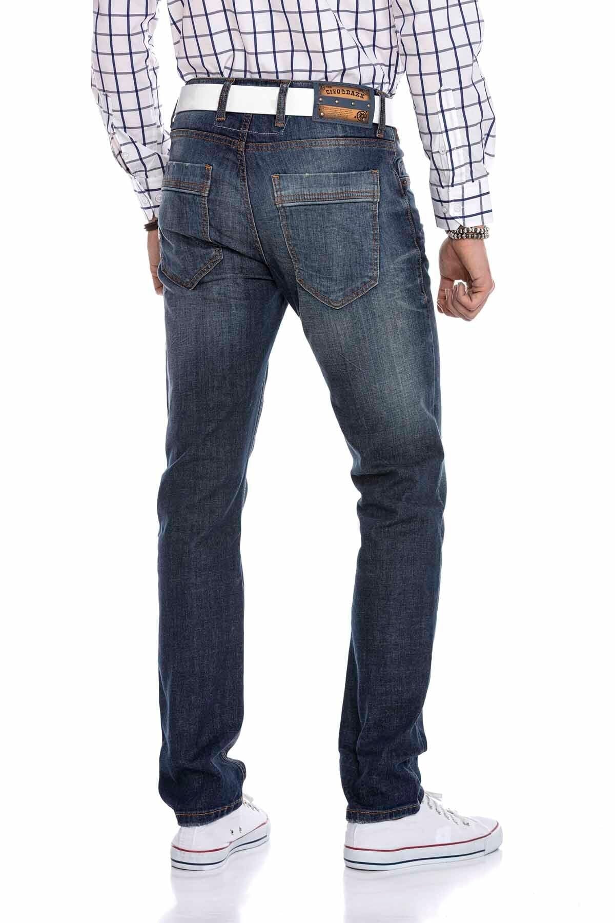 CD186A Men's comfortable jeans in a classic style with a straight fit