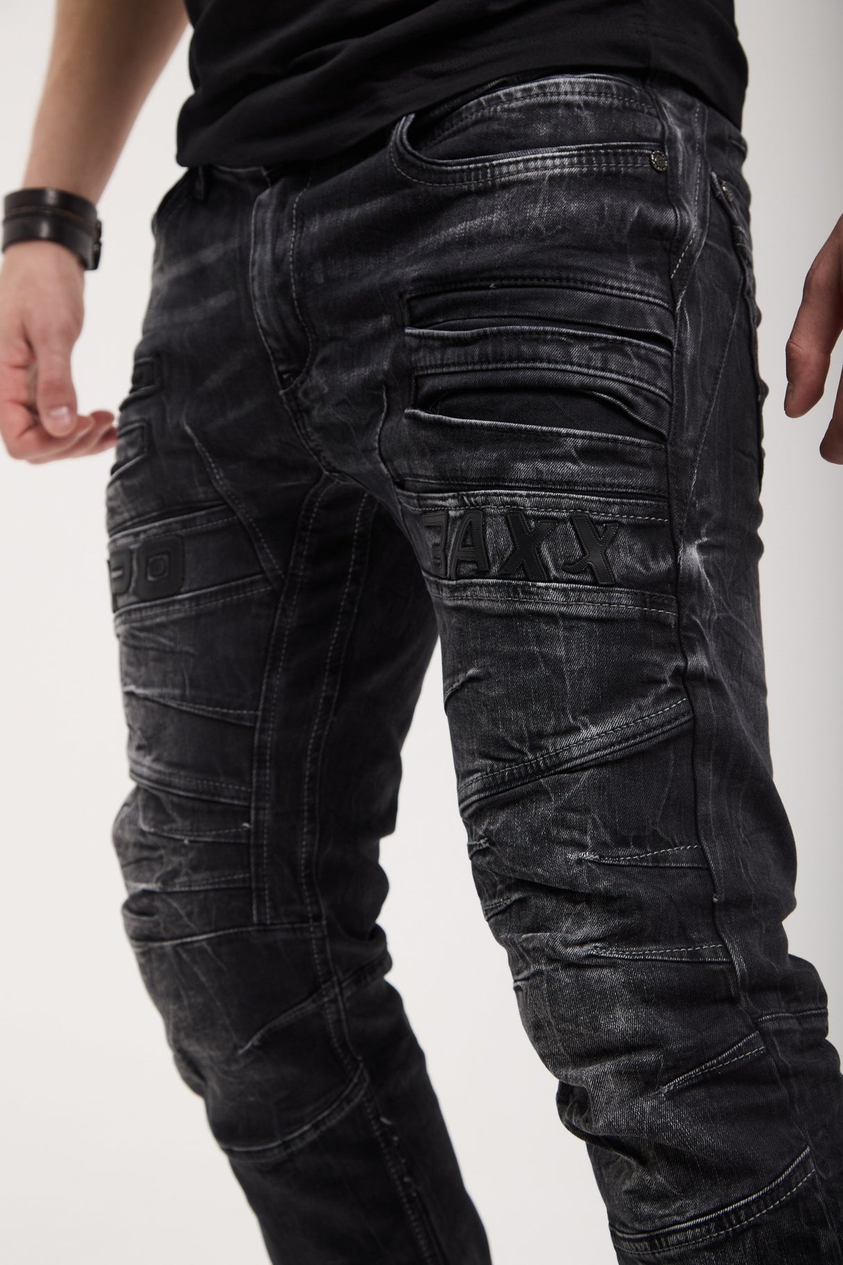 CD491 Men's slim-fit jeans with decorative zipper