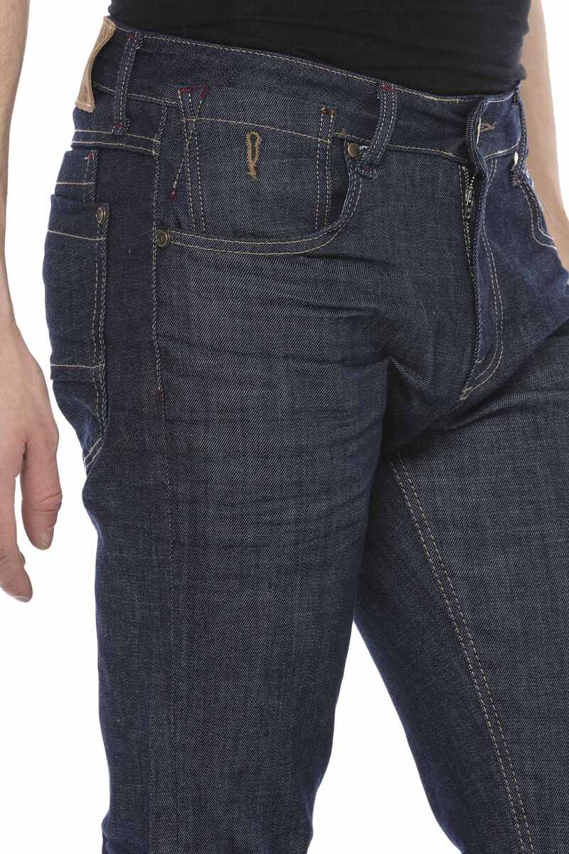 CD538 Men's slim-fit jeans in a classic cut