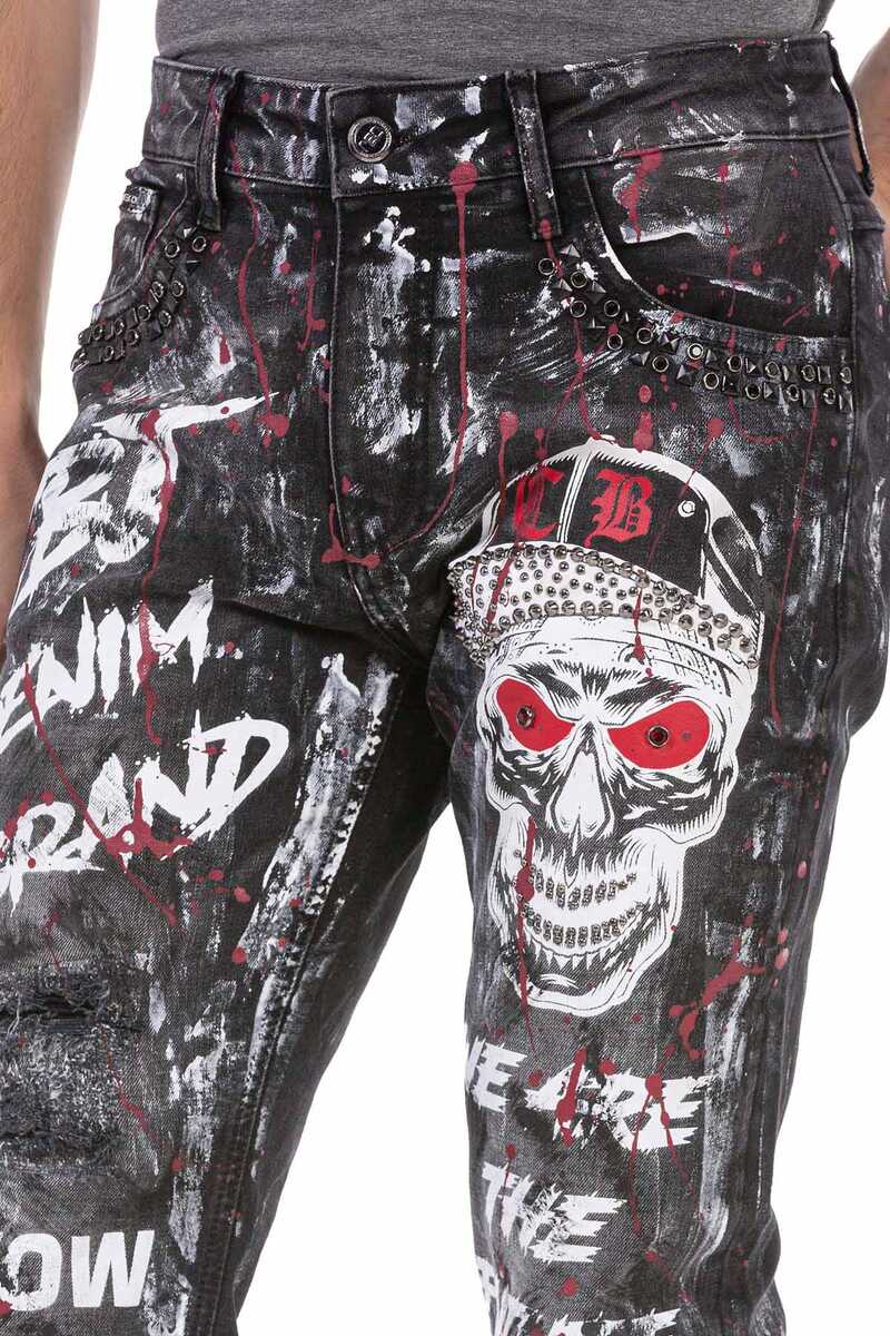 CD700 Men's Straight Fit Jeans in a casual street style
